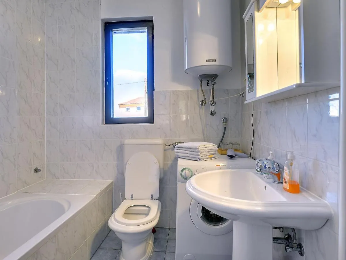Holiday Home With Swimming Pool Near Centre Liznjan